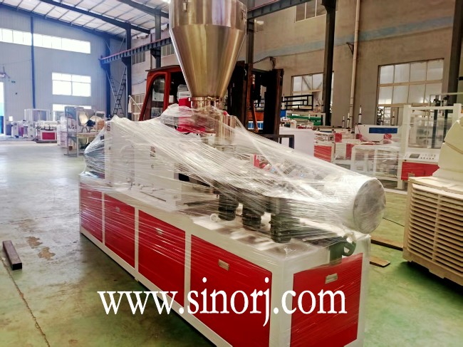 三套PVC WPC型材生產(chǎn)機(jī)器已交付至非洲